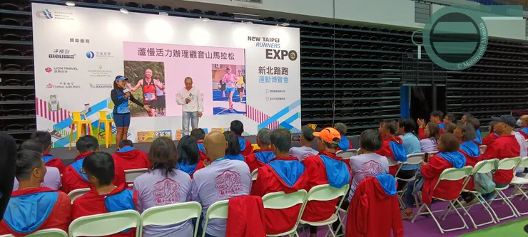 新北市的蘆洲慢跑會副會長王雅芬（圖左），正是超馬界的運動女力經典活教材。