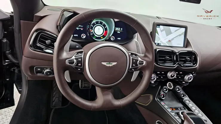 Aston Martin Vantage V8外匯車