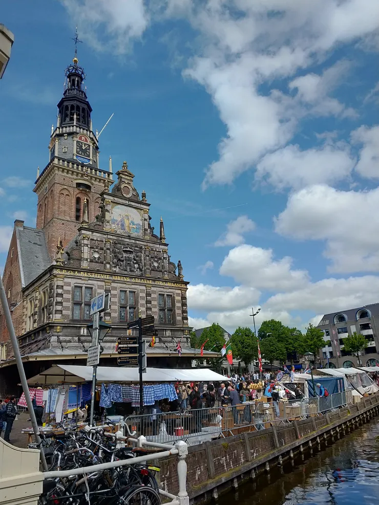 起司交易所另一側,旁邊就是運河