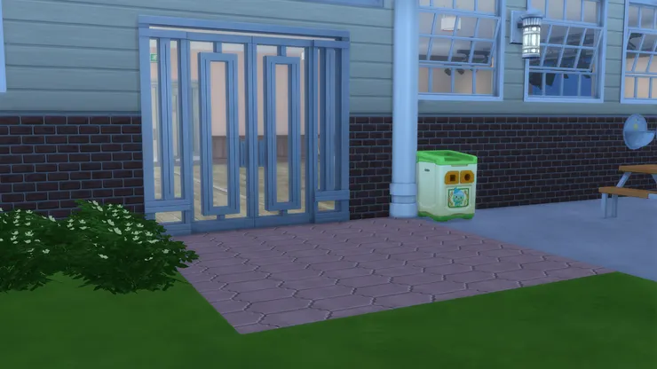 這扇是禮堂通往校園的門，前面也鋪了磚地。