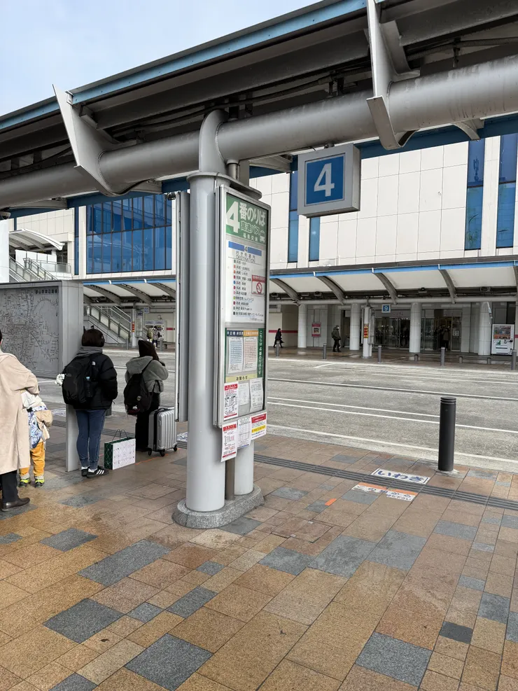 從郡山往會津若松的高速巴士。在郡山JR高速巴士4號為月台。