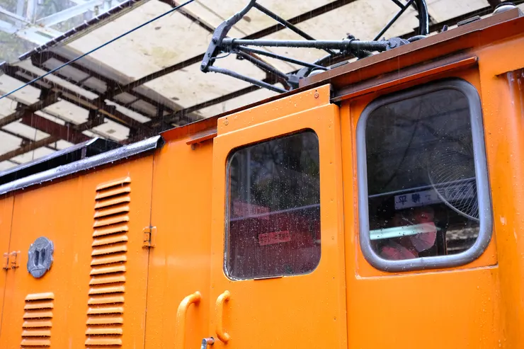 停在對向車的列車長