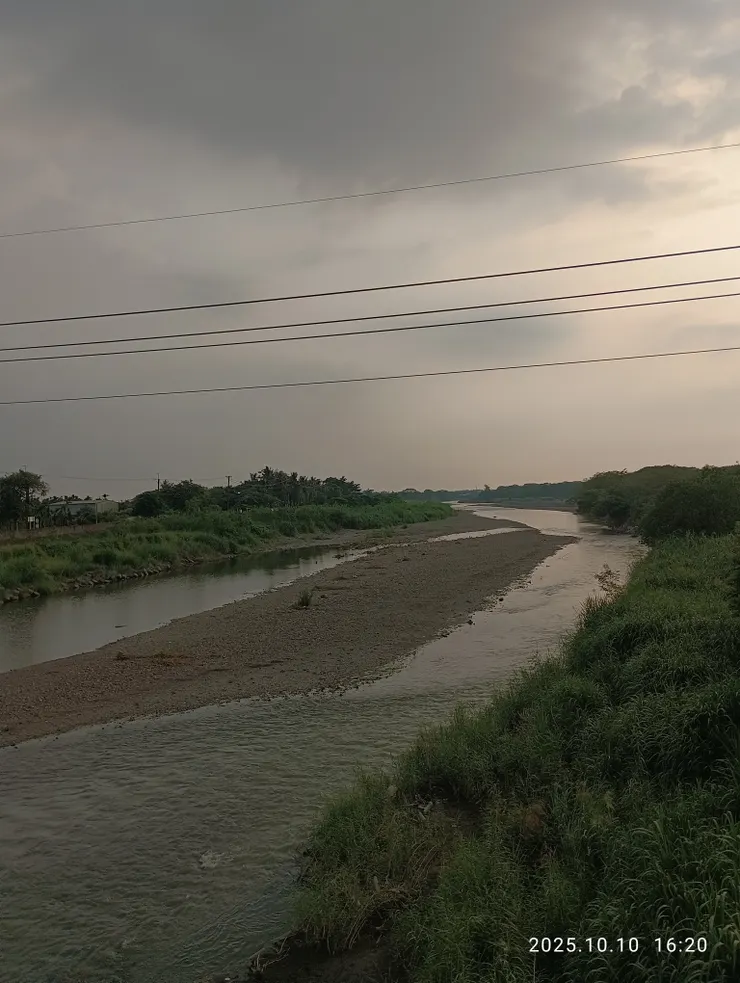 淹流雲彩少閒話