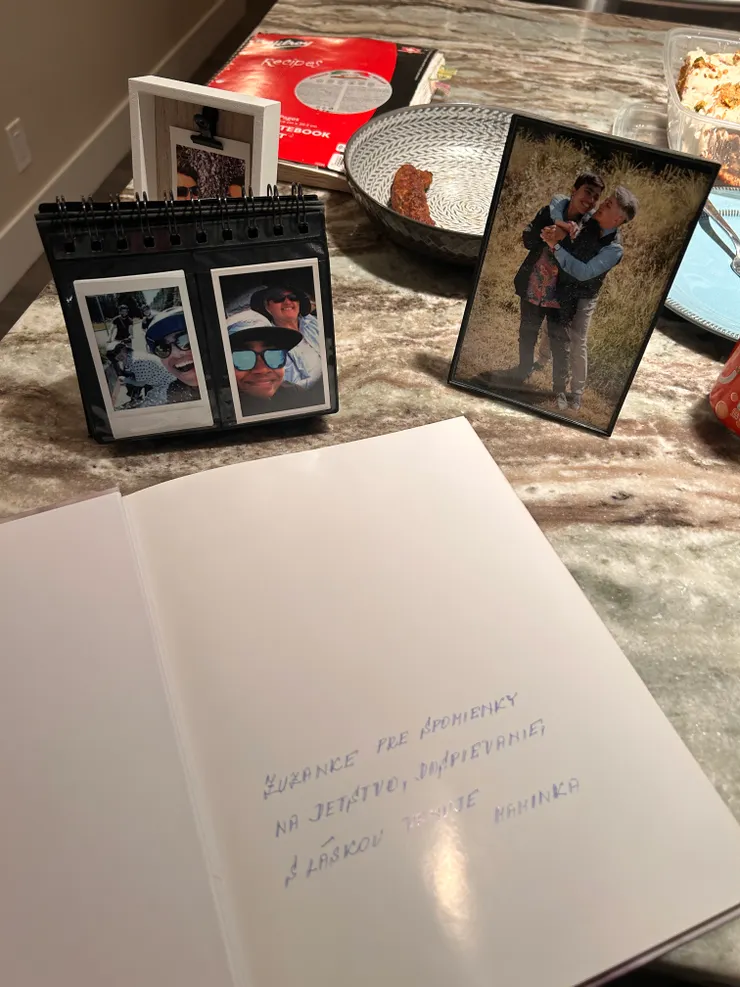 姐姐們的結婚照和小禮物