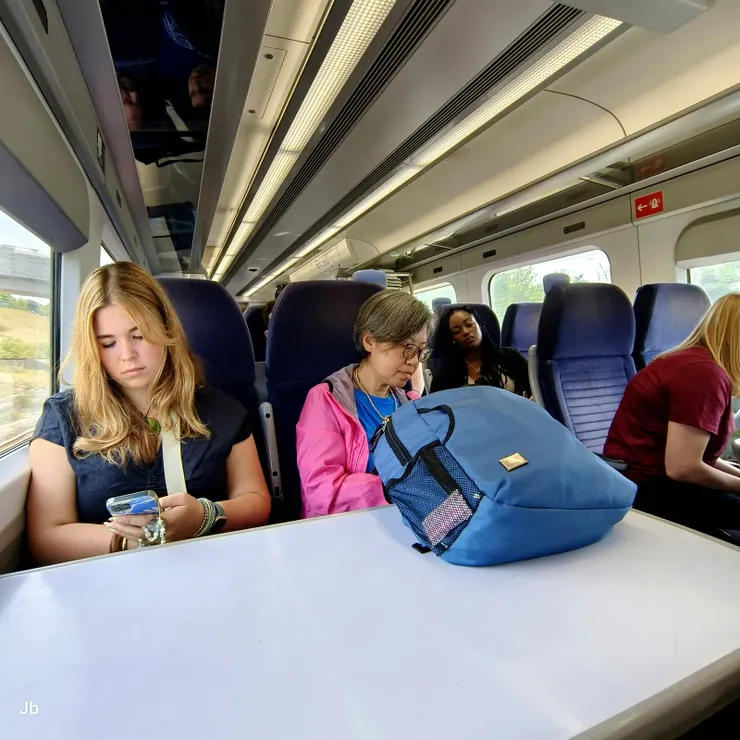 【在往倫敦St Pancras International的特快車上】