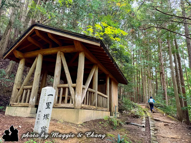 古人的丈量路標，「一里塚跡」．古時候每四公里為一個單位，因此每四公里就會出現「一里塚跡」的石碑