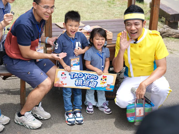 今天來帶大家玩耍的是香蕉哥哥！小朋友看了好開心！