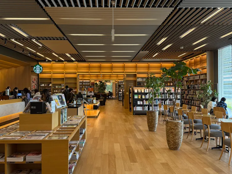 圖書館內的星巴克