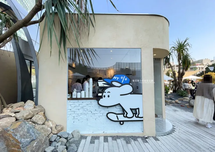 COFFEE AND JOHN（外帶散步咖啡）(圖片來源：藍色起士的美食主義)