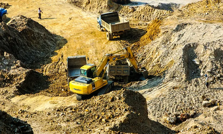 中國包頭稀土冶煉廠現場照，全球稀土磁體 90% 產自此地。