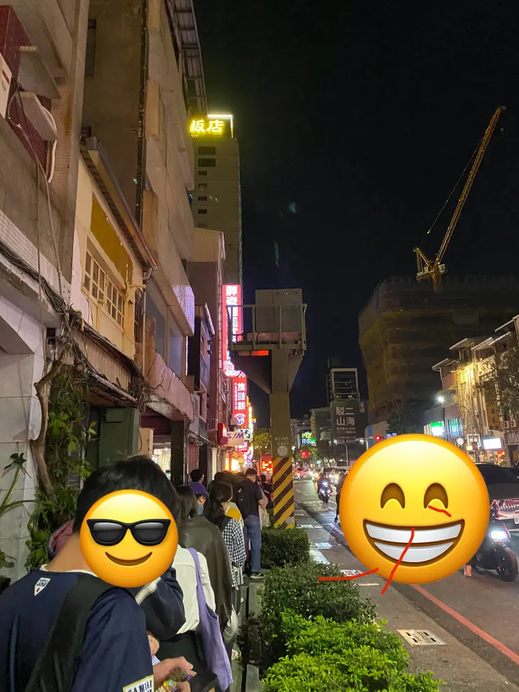 連回程的公車、高鐵都在排隊