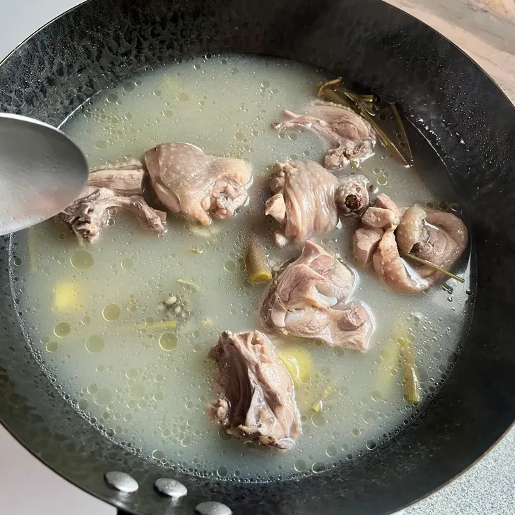 煮到湯色出來就差不多了