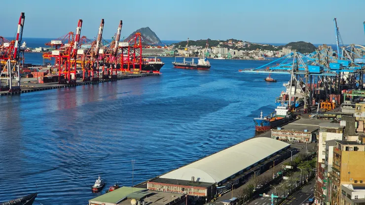 遠方還能看到基隆嶼!