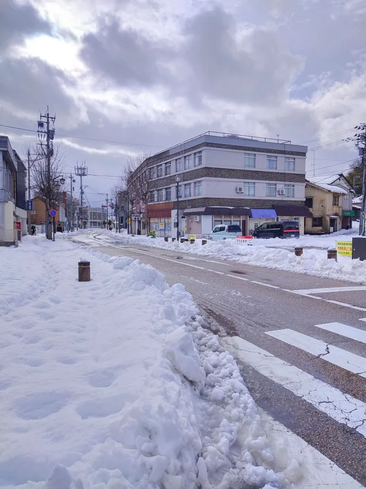 到了片山津溫泉，積雪更高