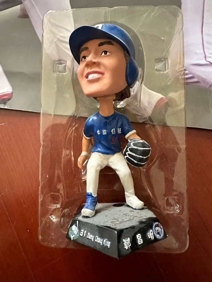 超不像的鄭昌明搖頭娃娃