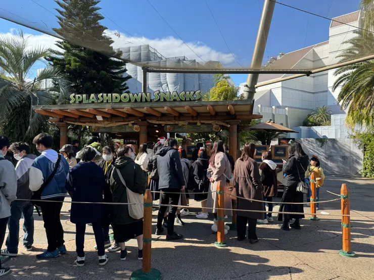 不管幾點經過都是人潮滿滿滿