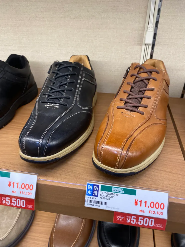 防水防滑雪靴當地買可以碰上好價錢，划算!建議可以找長筒點的雪靴