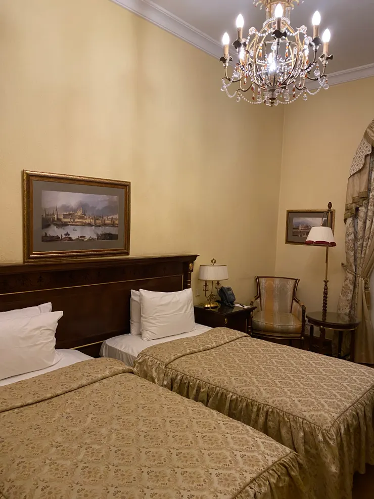 我們的房間是黃色調