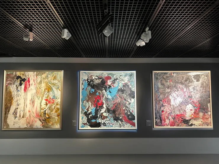 位在二樓的油畫，自己後來還幫他們另外取名字😅