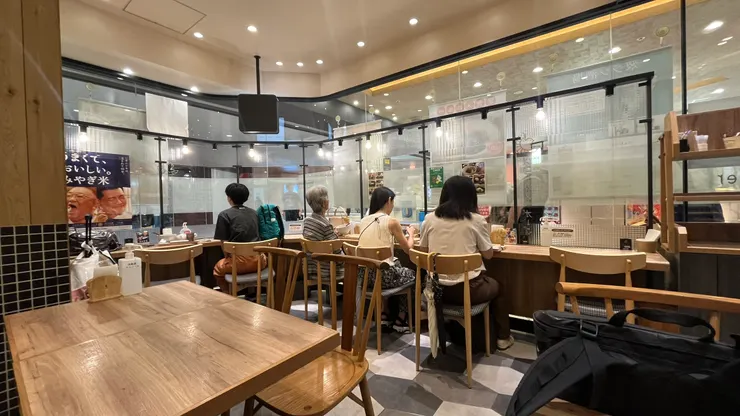 不少人也是一人來用餐。