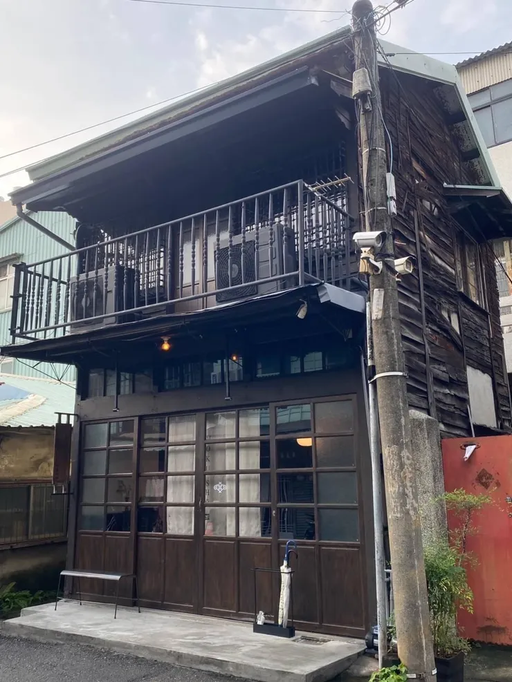 圖為由老屋改造的木商咖啡