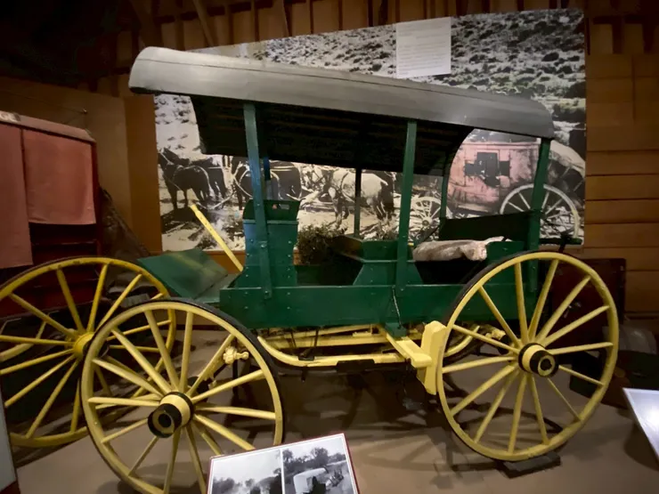 18世紀時就是乘著這樣的馬車載人或送郵件