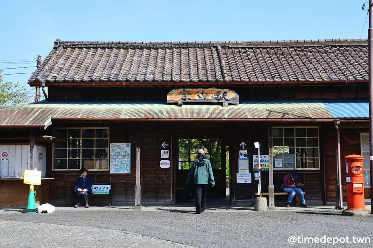 木造的家山車站至今仍保有半世紀以前的韻味