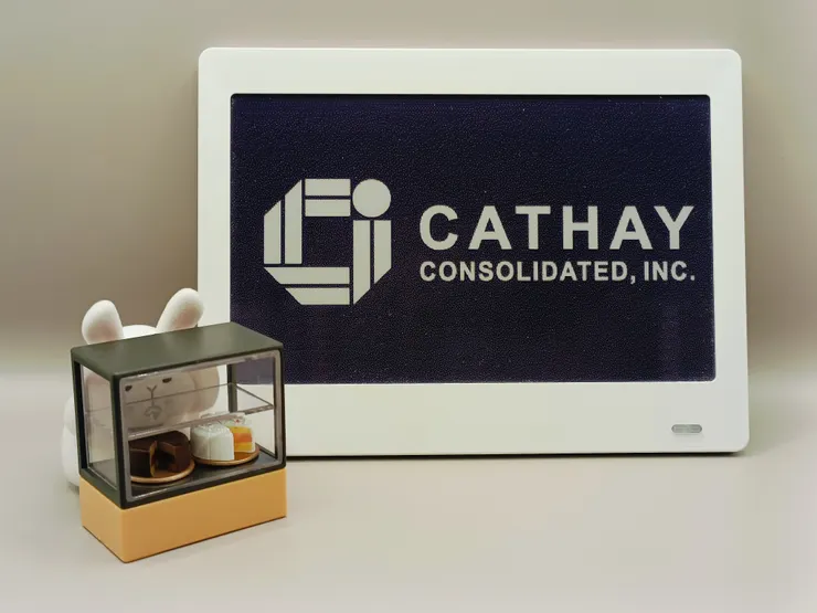 來源：1342 八貫 LOGO (公仔自備)