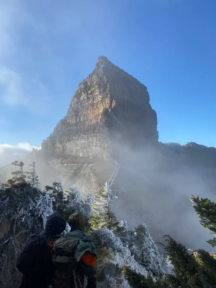 見⛰️不是山，那是？