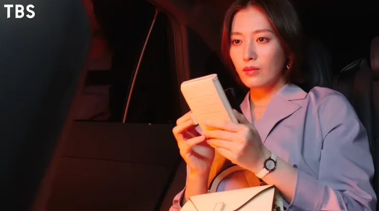 藏不住背後的真相，小池主播也意外捲入了運動賭博醜聞。