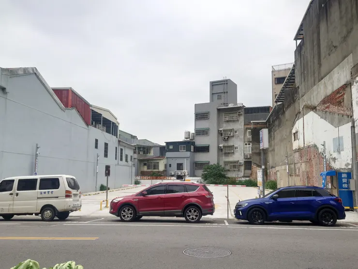 大東戲院原址，現在變成停車場了