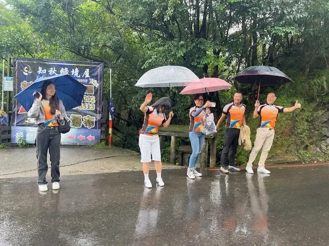感謝D3480車隊送行，去年環島的Carrie也來了