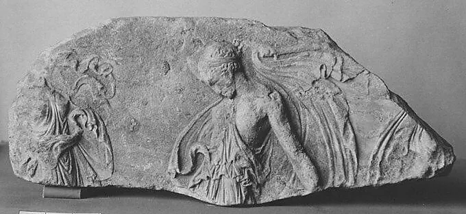 Marble relief with a dancing maenad（照片出自紐約大都會博物館）