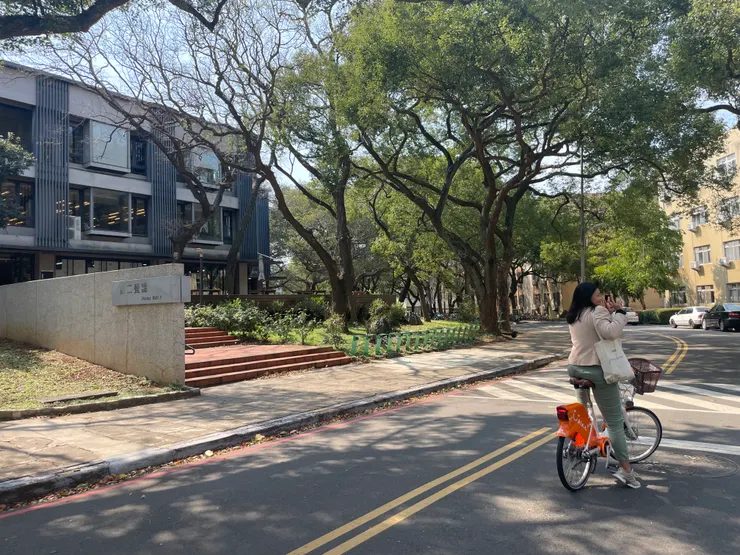 微恙只好騎電動車的流域如跟交大