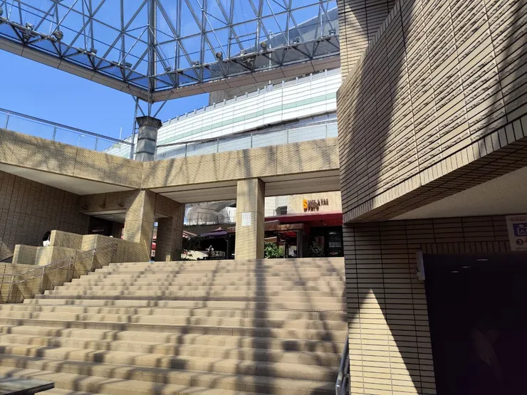 我只能說剛來的新手，真的要花很多時間找路😪