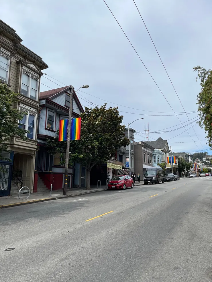 The Castro 卡斯楚 - 街邊掛了許多彩虹旗