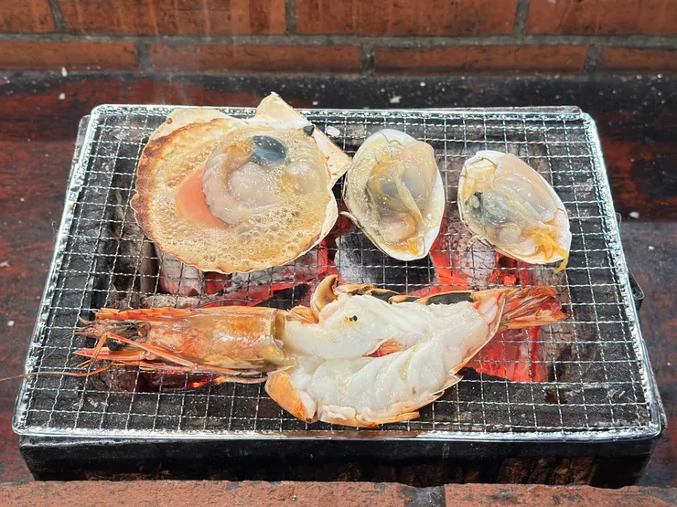 看著海鮮由灰白變通紅,感覺非常興奮!