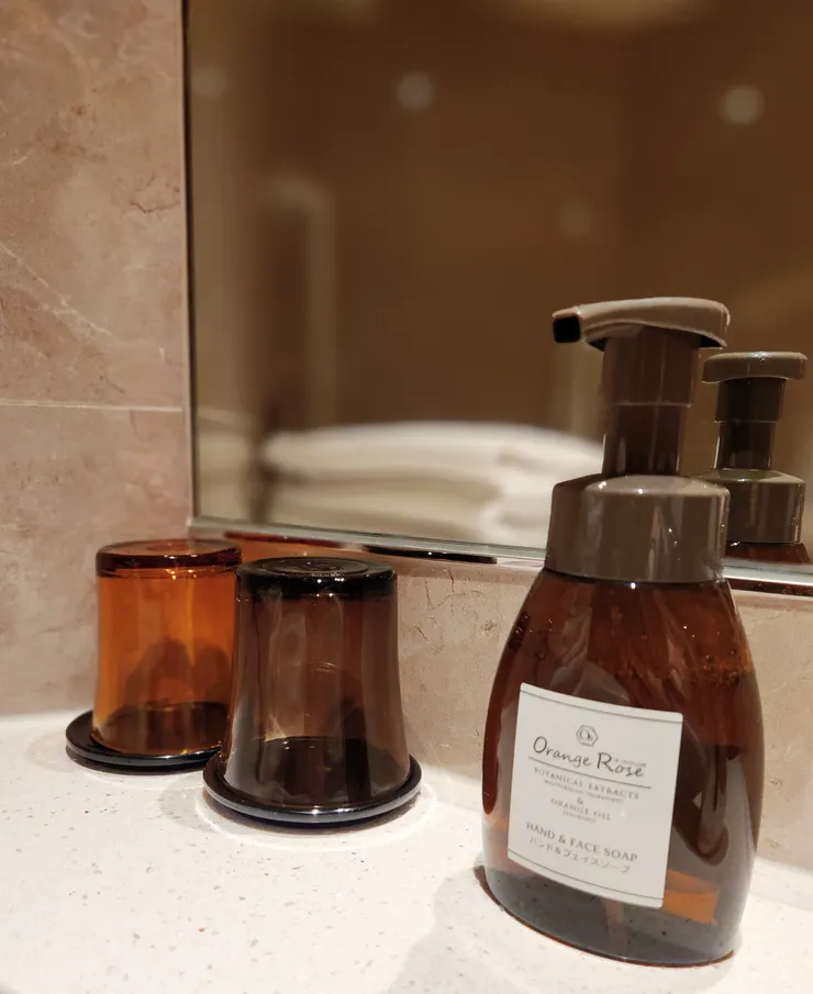 很有質感的洗手乳跟搭配滿分的杯子