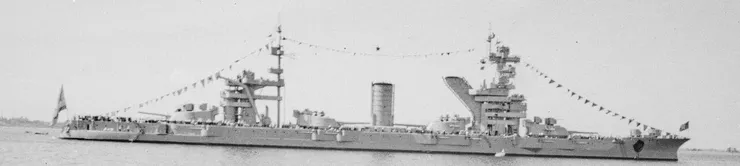 1946年，塔林附近的海軍閱兵式上的十月革命號