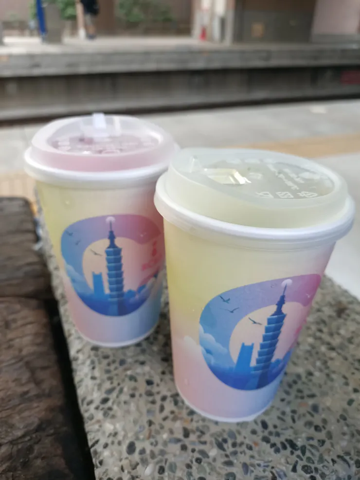 外送到台南給🐷，我還帶了保冷袋😚，到台南都沒有融掉