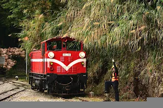 機關車準備進入三角線