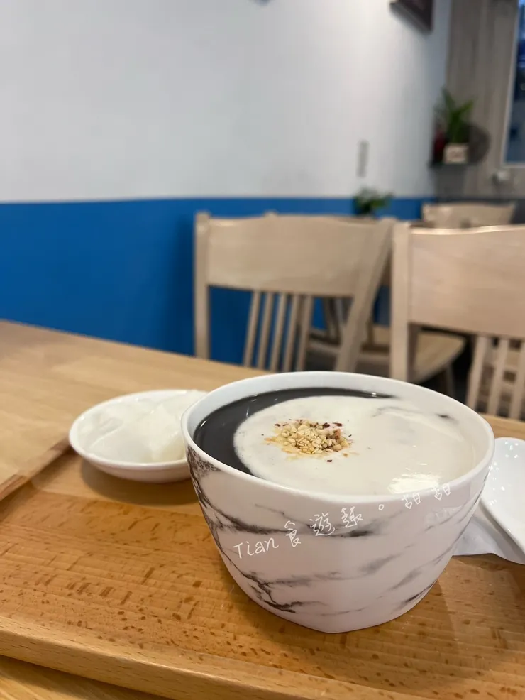 芝麻糊杏仁茶＋杏仁豆腐