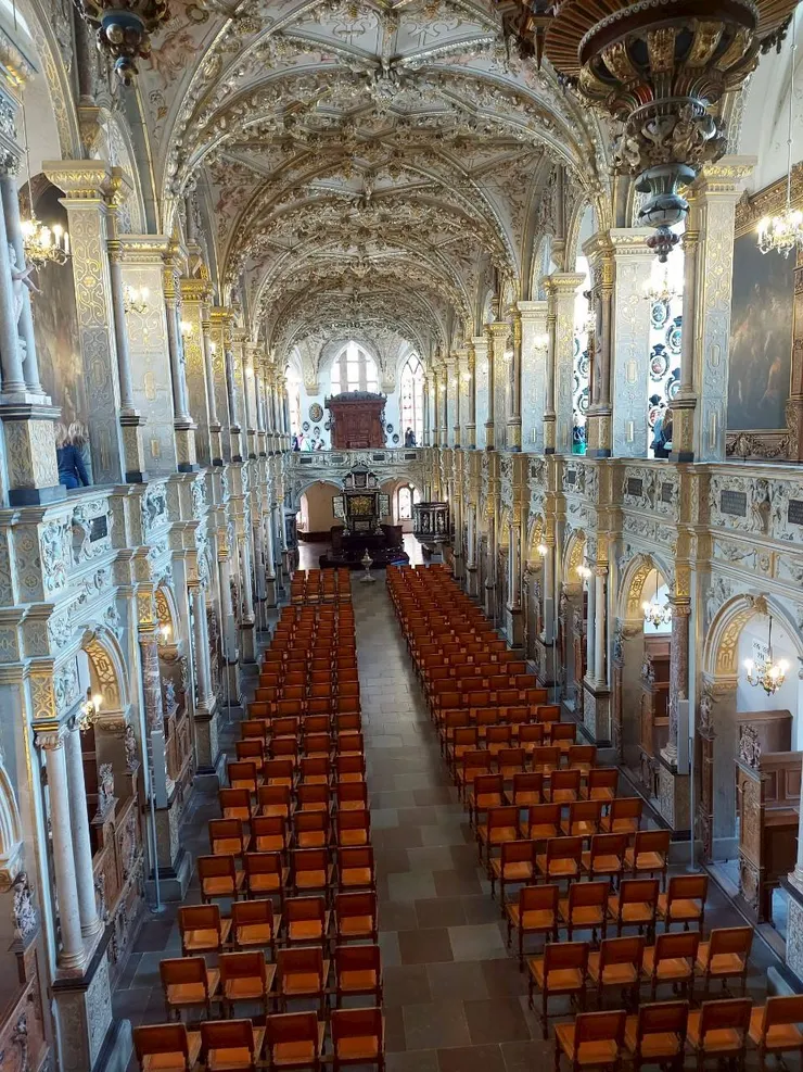 位於城堡內第二層的教堂