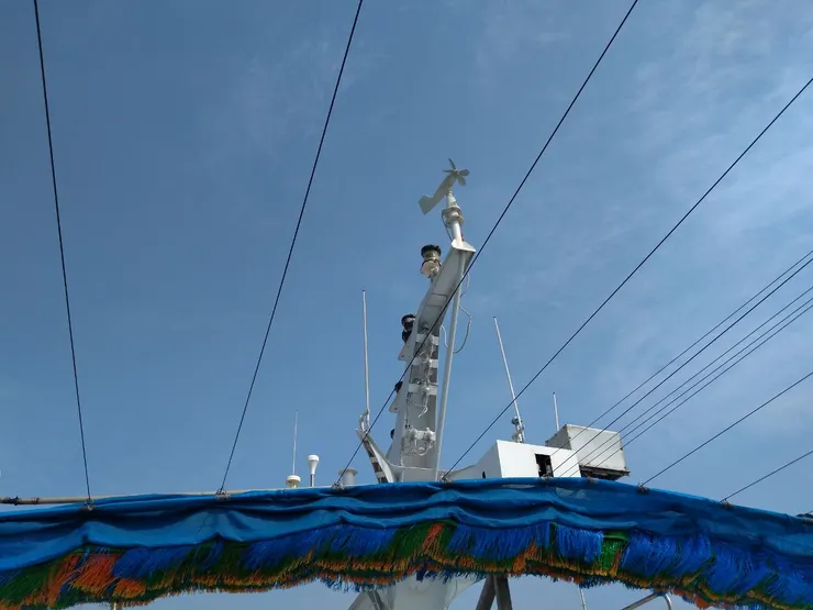 天空~一樣是藍的。