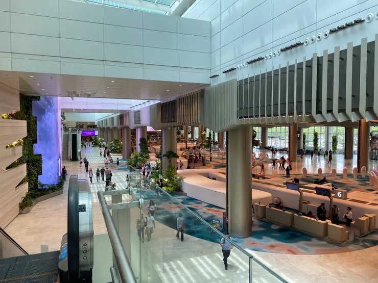 新加坡最新開幕的第二航廈，環境超大超舒服