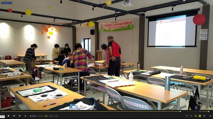 彰化和美正念書法班：課後交流、書寫示範與講解（林冠傑，2023）