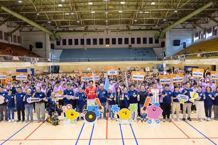 賽前，副執行長洪宏錡取得「勇奪冠軍」的兆頭。拍攝｜何坤益