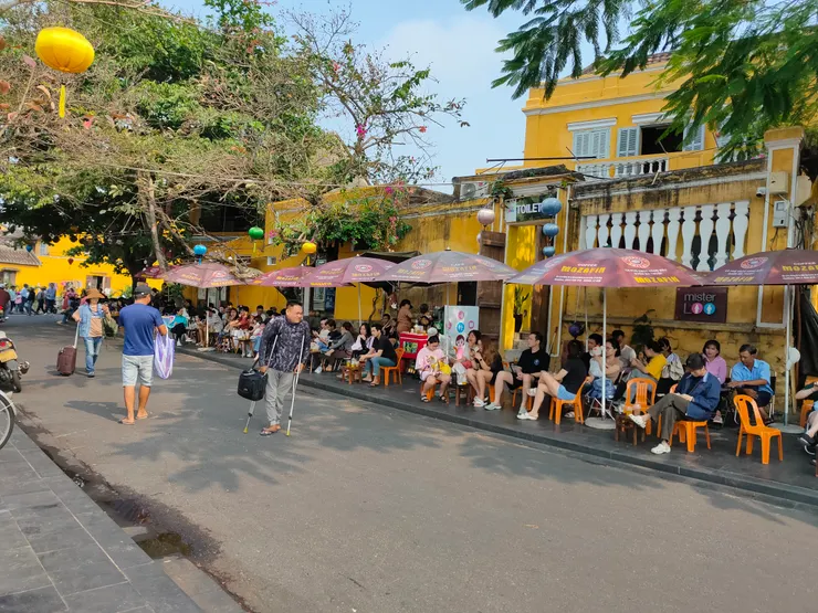 白天的小鎮風景