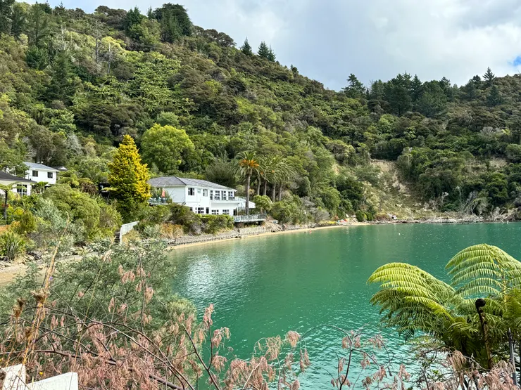 藏在海灣中的渡假屋