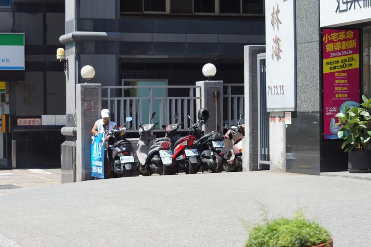 淡金公路舉牌人現象 圖片來源 : 林宏恩 / 2020年